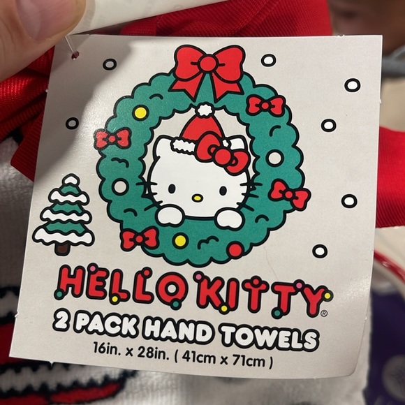 BN hello kitty Xmas shower curtain w/2 pack HK hand towels and soap dispenser - Picture 3 of 5